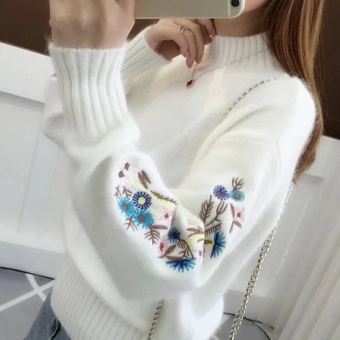 Walburga | Großer Baumwollstrickpullover mit floralem Stickerei