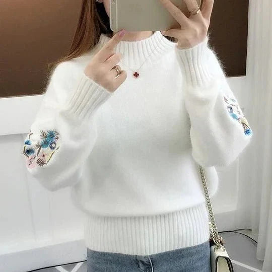Walburga | Großer Baumwollstrickpullover mit floralem Stickerei
