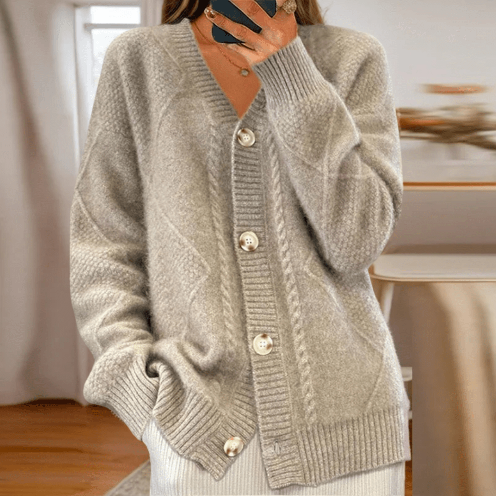 Doreen | Strickjacke mit Kabelmuster